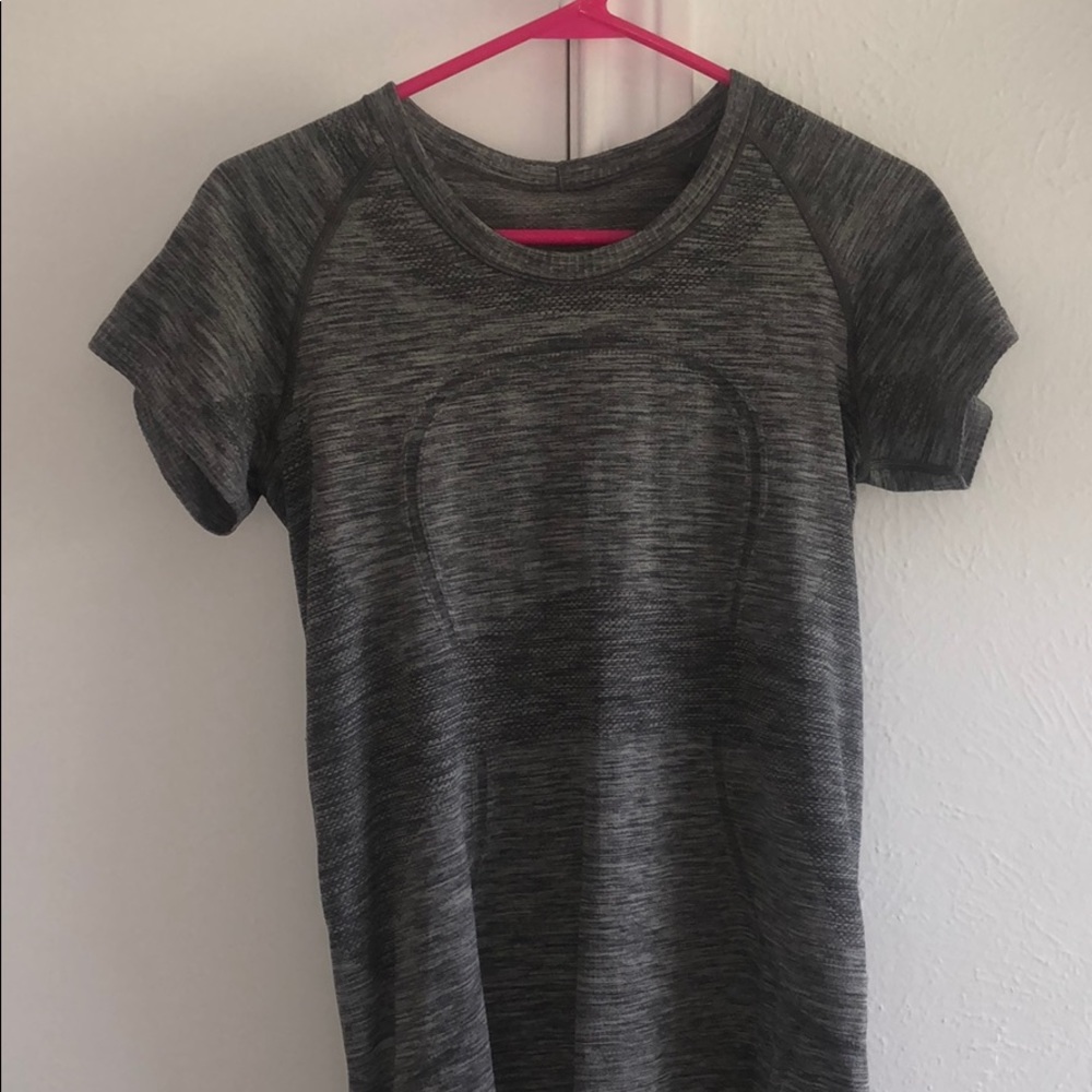 lululemon swiftly tech short sleeve. size 8